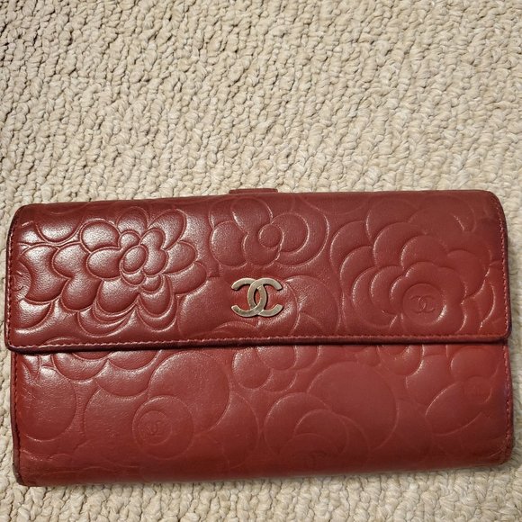 CHANEL RED CAMELLIA LAMBSKIN LONG WALLET - Picture 1 of 12